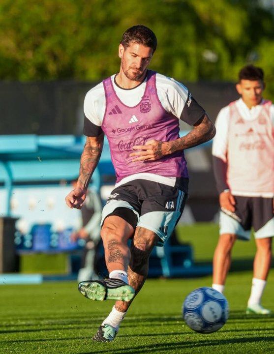 Rodrigo De Paul introspectivo sobre su relacioacuten con Messi- ldquoLo amo es un hermano para miacuterdquo