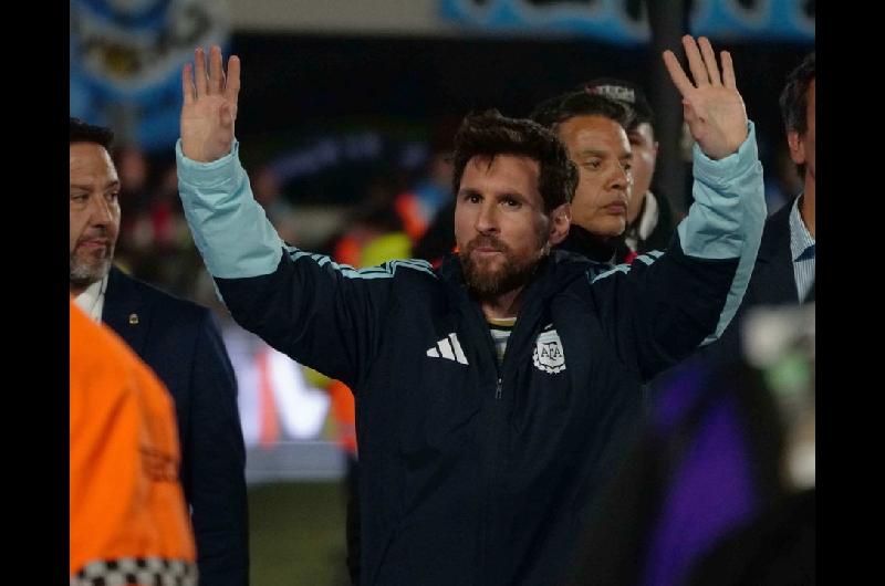 El llanto de un paiacutes- Enzo Fernaacutendez no pudo contener las laacutegrimas en la despedida de Messi