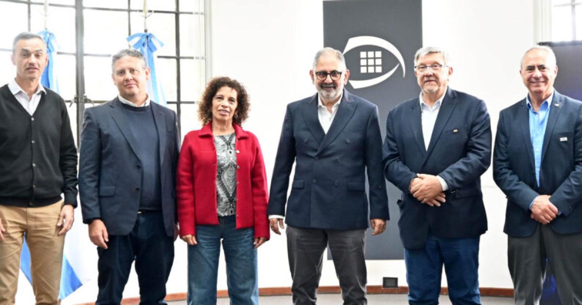 El intendente Rauacutel Jorge recibioacute a miembros de la Caacutemara de Comercio Exterior