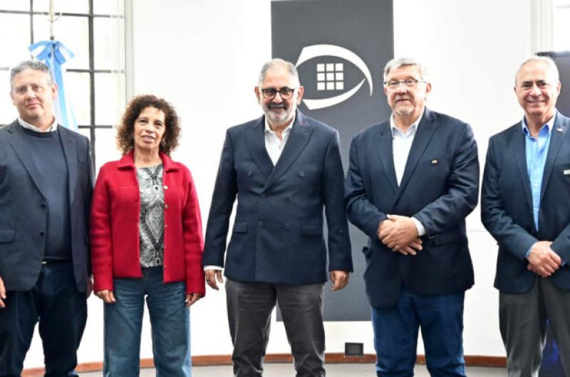 El intendente Rauacutel Jorge recibioacute a miembros de la Caacutemara de Comercio Exterior