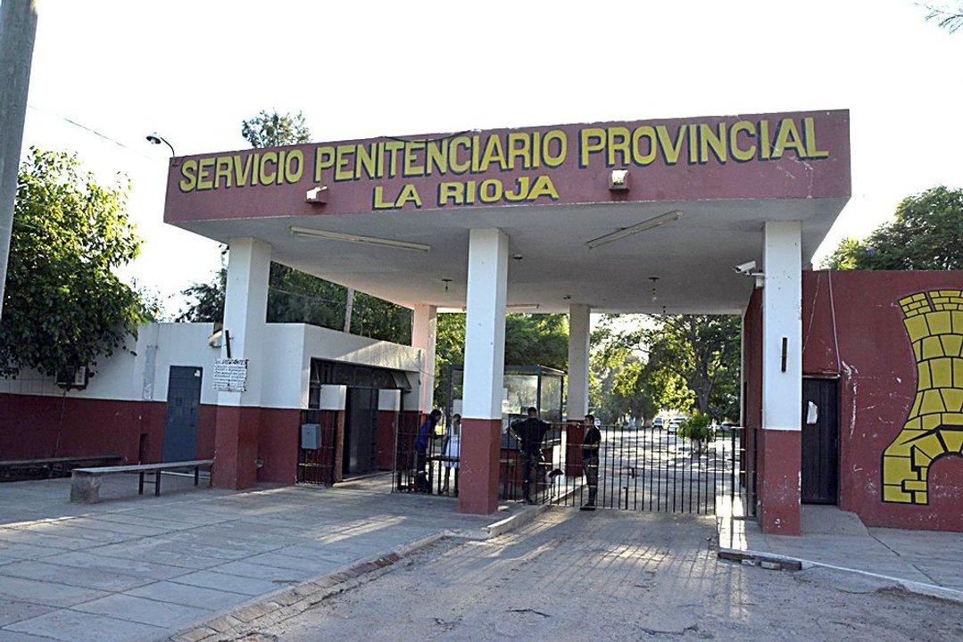 La Rioja- el penal tiene 552 internos para 287 plazas y el nuevo edificio estaacute frenado