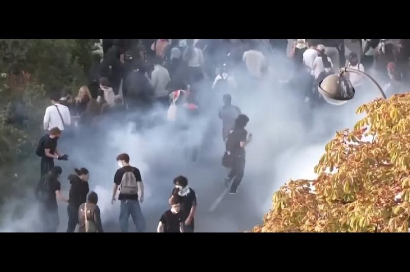 Francia- la policiacutea reprimioacute con gases lacrimoacutegenos a estudiantes en una nueva jornada de protestas