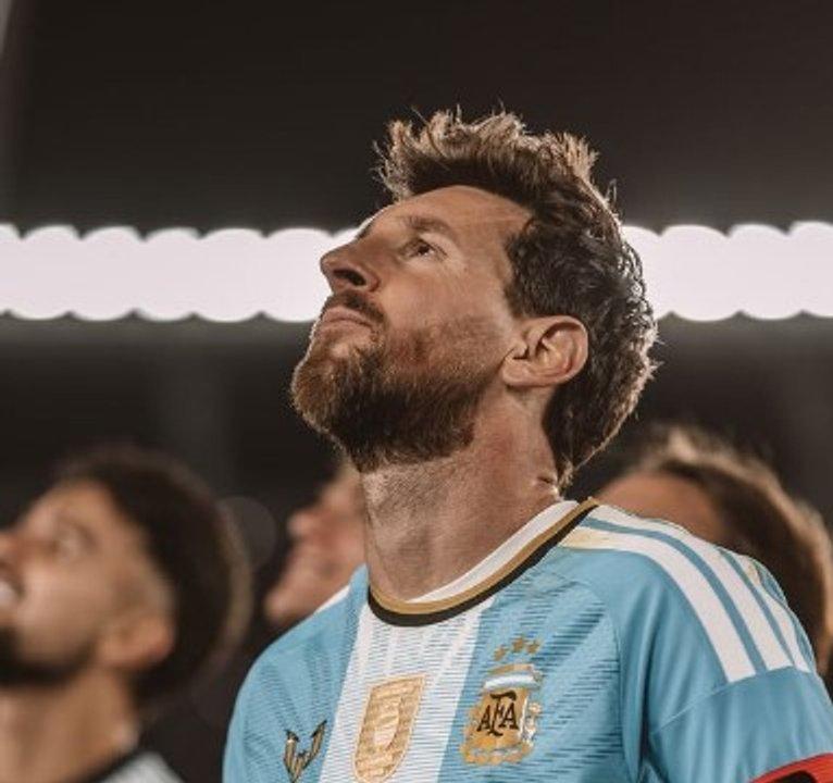Messi se despidioacute de la Seleccioacuten- ldquoYa extrantildeo vestir la celeste y blancardquo