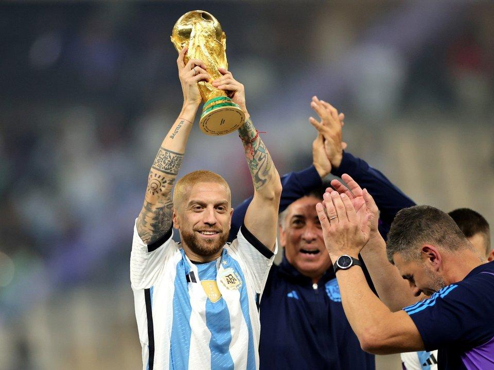 Papu Goacutemez comparoacute a Messi con Einstein y Da Vinci por su velocidad mental en el juego