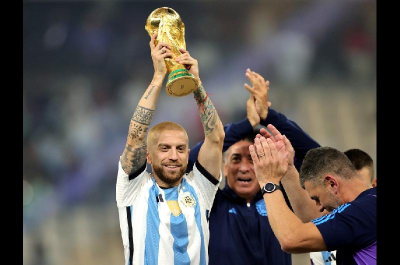 Papu Goacutemez comparoacute a Messi con Einstein y Da Vinci por su velocidad mental en el juego