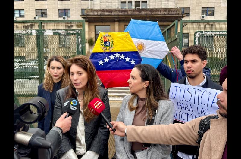 La diaacutespora venezolana exige que la causa por ldquocriacutemenes de lesa humanidad que cursa en Argentina continuacutee abierta
