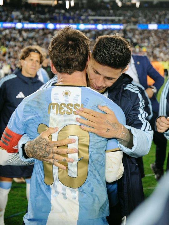 El sentido mensaje de Enzo Fernaacutendez hacia Messi y Otamendi- ldquoVa a ser difiacutecil sin ustedesrdquo