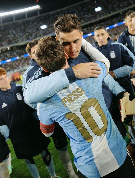 La divertida dedicatoria de Messi para Juan Musso- ldquoVoy a extrantildear cagarte a golesrdquo