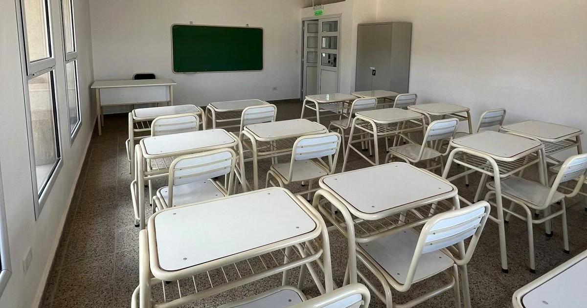 Estudiantes secundarios tendraacuten cinco diacuteas seguidos sin clases