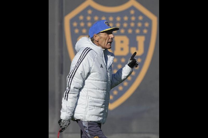 Boca recordoacute a Miguel Aacutengel Russo a un antildeo de su fallecimiento- ldquoSiempre en nuestros corazonesrdquo