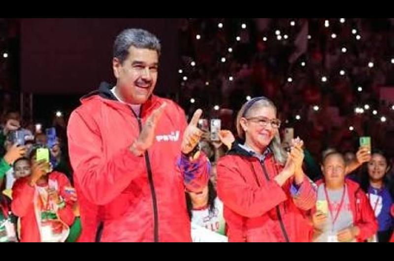 Autoridades estadounidenses presentaron nueva acusacioacuten contra Maduro y Cilia Flores