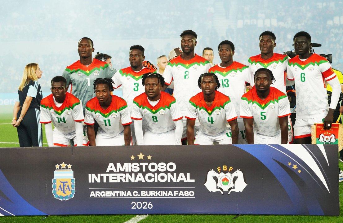 El presidente de Burkina Faso considera tomar el control de la Federacioacuten de Fuacutetbol