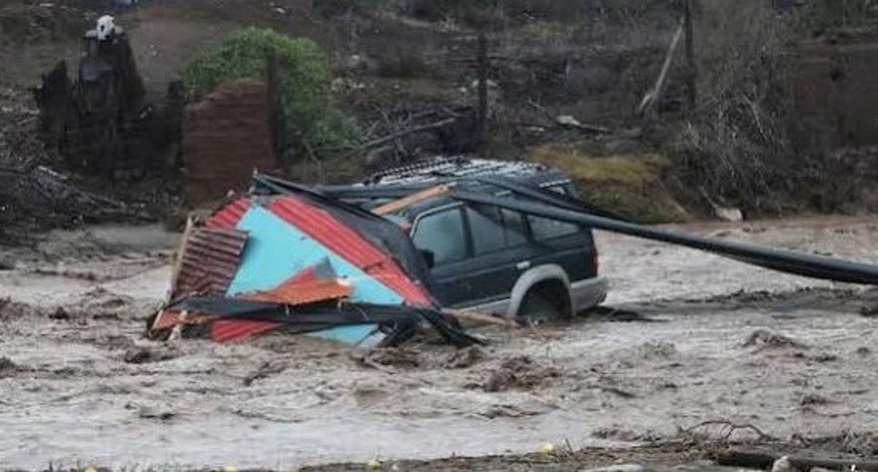 Impactante aluvioacuten en Santiago de Chile y sus alrededores