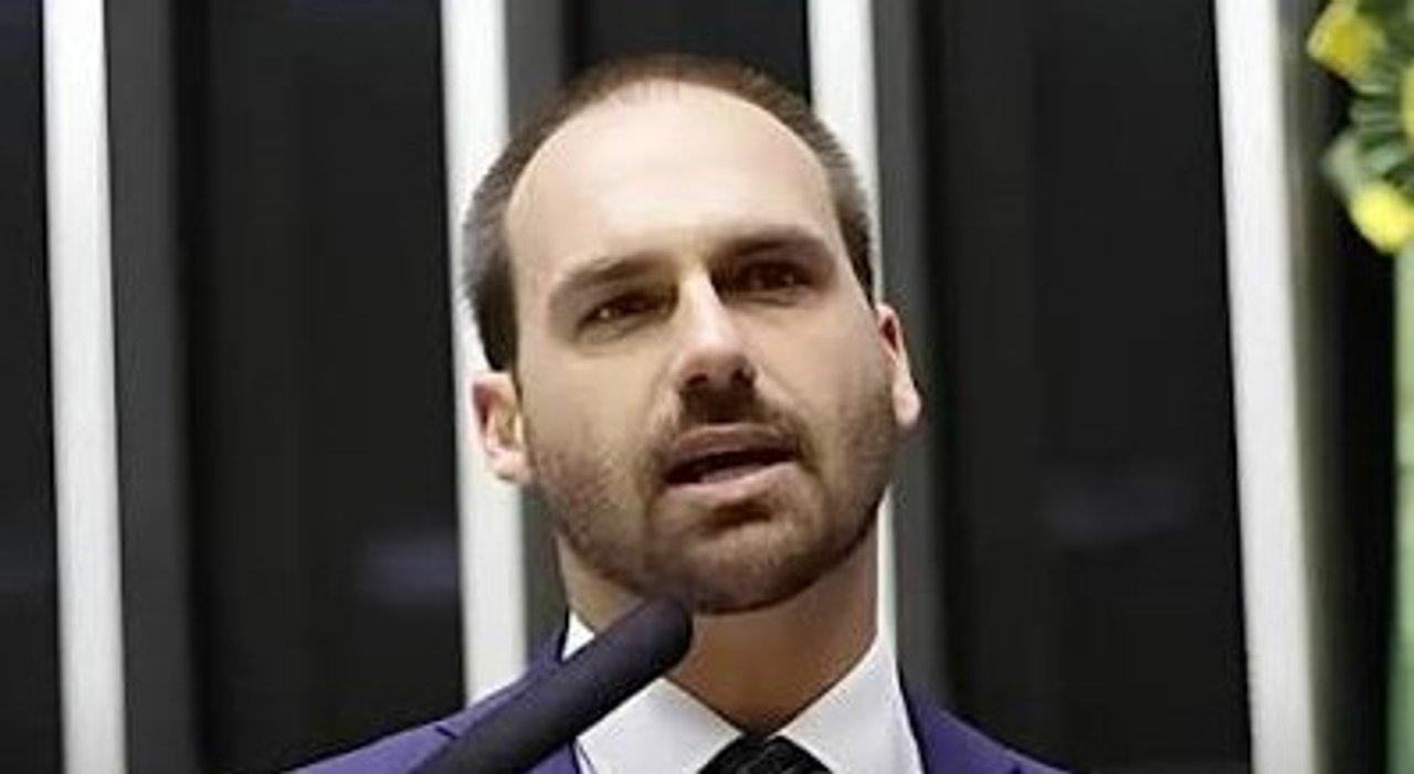 Justicia brasilentildea ordenoacute el arresto de Eduardo Bolsonaro hermano del candidato presidencial