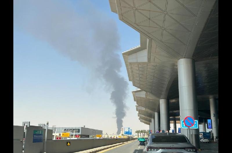 Arabia Saudita- dos ataques contra el aeropuerto de Riad dejaron tres muertos y varios heridos