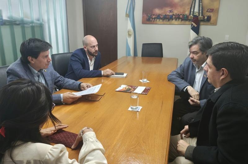 La Provincia y Facultad de Ciencias Econoacutemicas firmaron un convenio