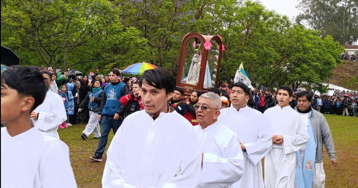 Riacuteo Blanco congregoacute auna multitud de peregrinosde la Virgen del Rosario