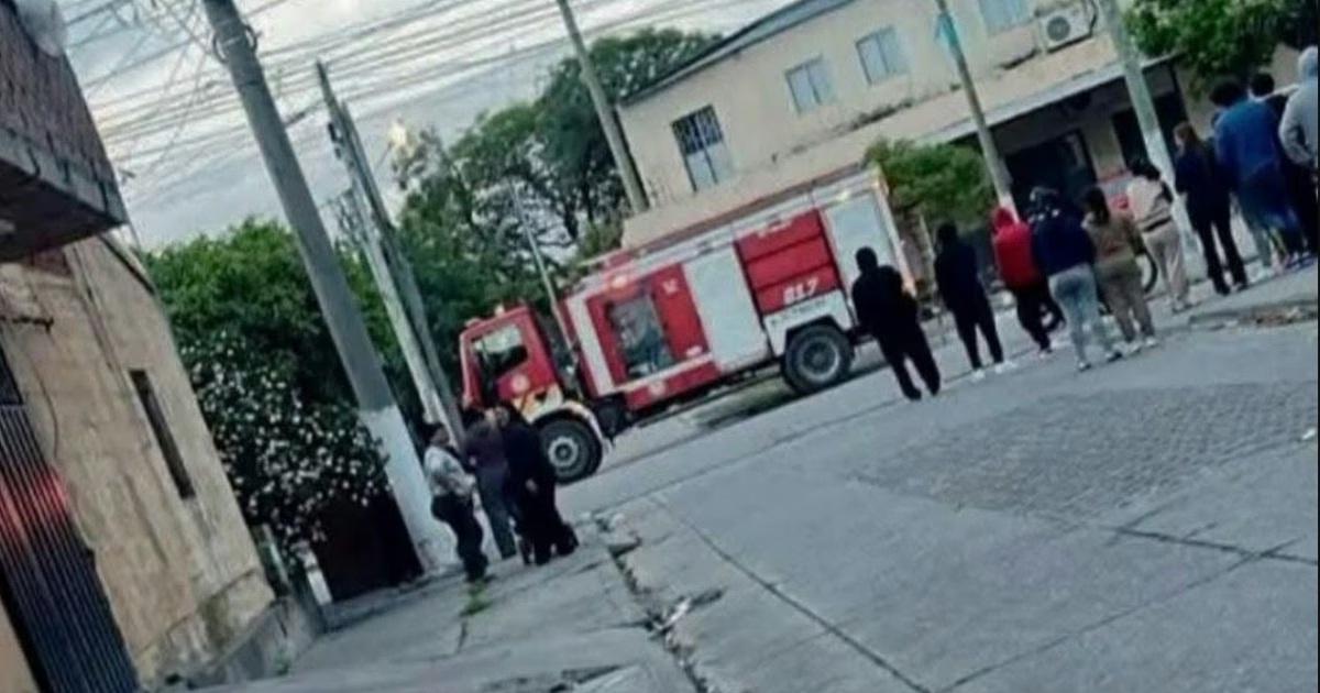 Un hombre fue asesinado a puntildealadas en la viacutea puacuteblica y detuvieron a una mujer