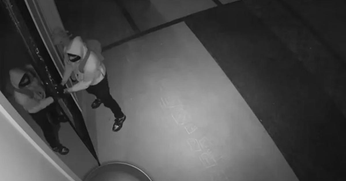 Entroacute a la casa de su ex pareja le roboacute dinero y le dejoacute una carta firmada
