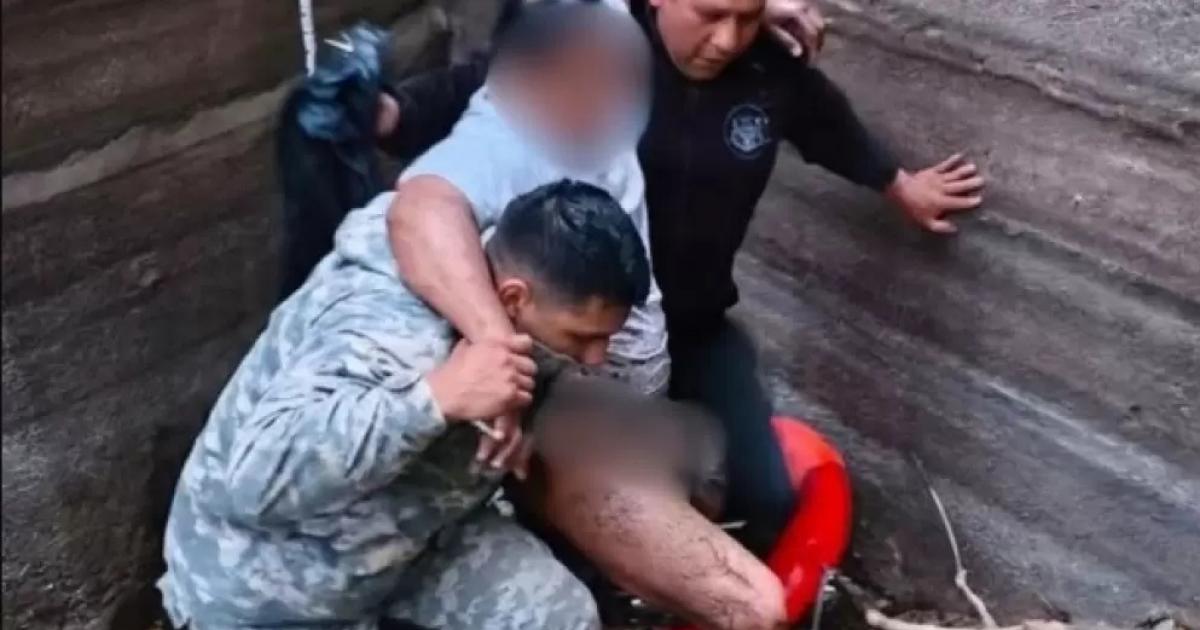 Rescataron a un hombre que cayoacute al Dique Los Alisos