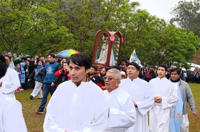 Riacuteo Blanco congregoacute auna multitud de peregrinosde la Virgen del Rosario