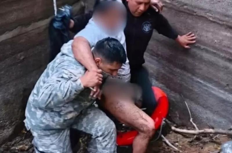 Rescataron a un hombre que cayoacute al Dique Los Alisos