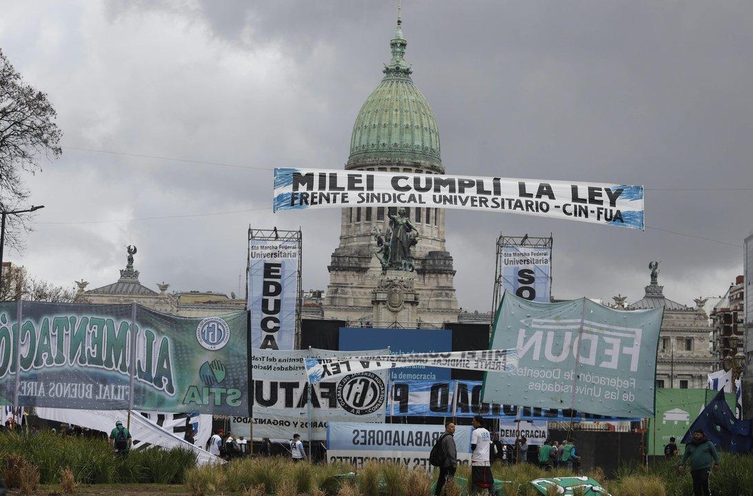 Incidentes en la Marcha Federal Universitaria- hubo gases lacrimoacutegenos y camiones hidrantes