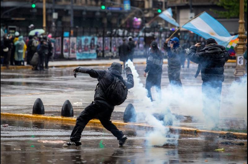 ldquoLa violencia es estatalldquo- la oposicioacuten apuntoacute contra el Gobierno por los incidentes en la Marcha Federal Universitaria