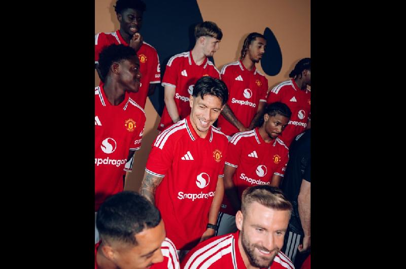Lisandro Martiacutenez se reunioacute con liacutederes del Manchester United tras sus declaraciones