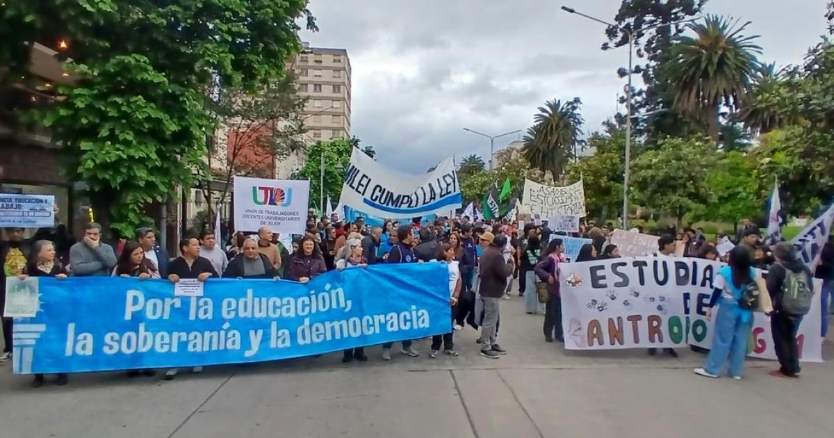 La defensa de la universidad puacuteblica volvioacute a las calles
