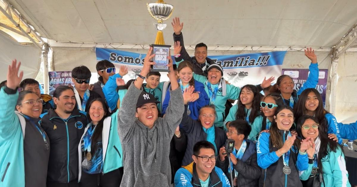 Mantarrayas Natacioacuten Jujuy trajo la Copa de Mejor Equipo en Termas de Riacuteo Hondo