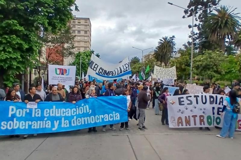 La defensa de la universidad puacuteblica volvioacute a las calles