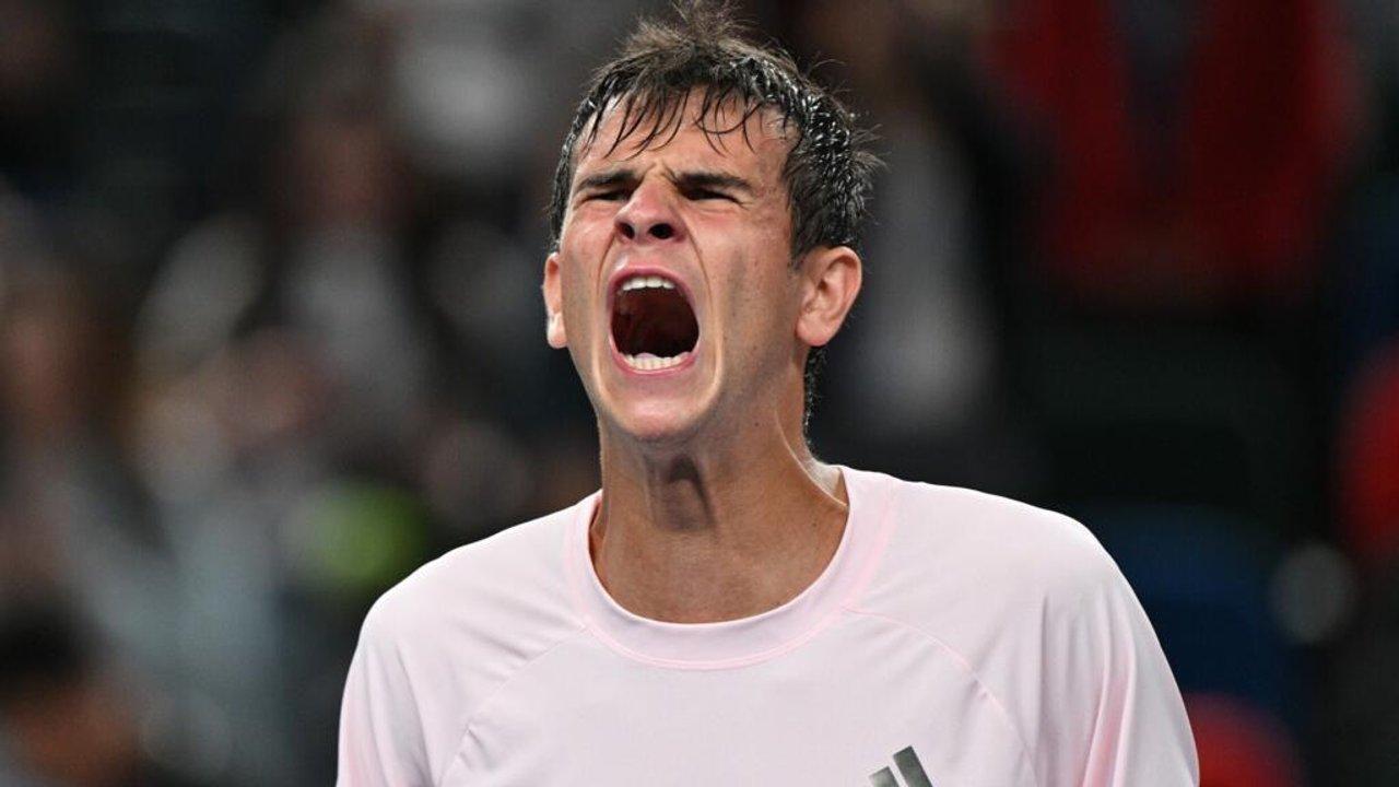 Medvedev y Joacutedar avanzaron a semifinales en el Masters de Shanghaacutei