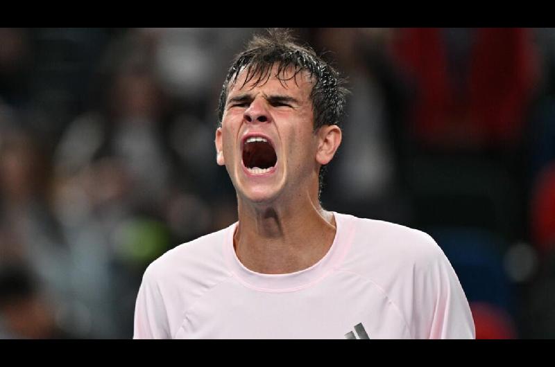 Medvedev y Joacutedar avanzaron a semifinales en el Masters de Shanghaacutei