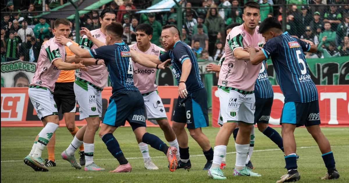 El Lobo se trajo un triunfo importante de Mataderos