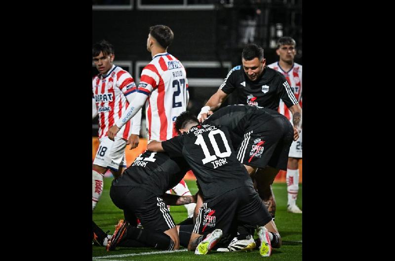 Torneo Clausura- Riestra y Unioacuten cosecharon un empate que les sirve muy poco