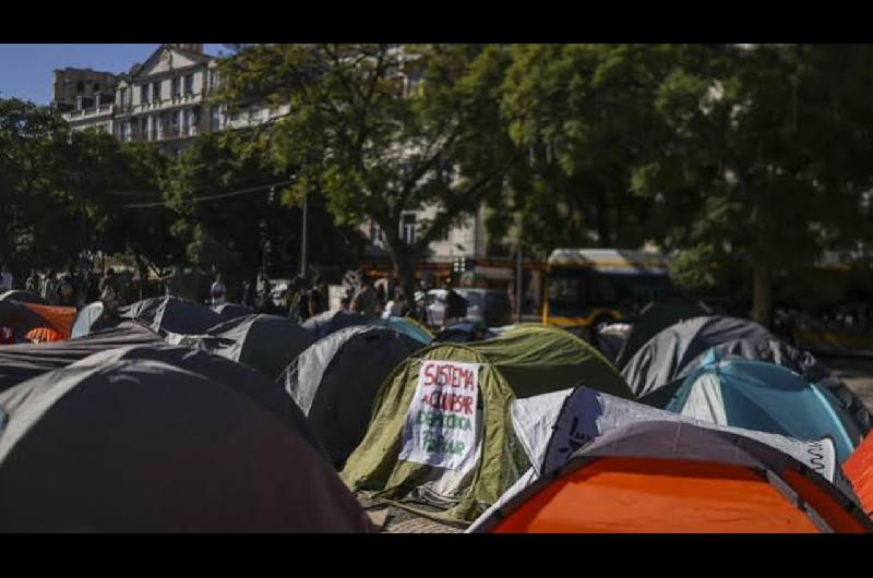 Protestas en Portugal- acampados piden ldquohuelga general ibeacutericardquo por vivienda