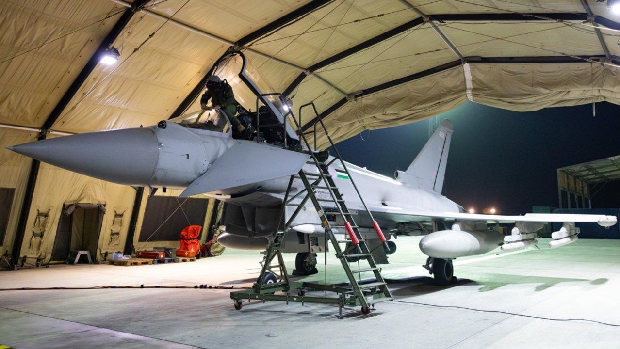 Reino Unido enviacutea aviones de combate para defender a Arabia Saudita de ataques hutiacutees 
