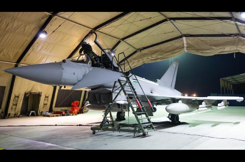 Reino Unido enviacutea aviones de combate para defender a Arabia Saudita de ataques hutiacutees 