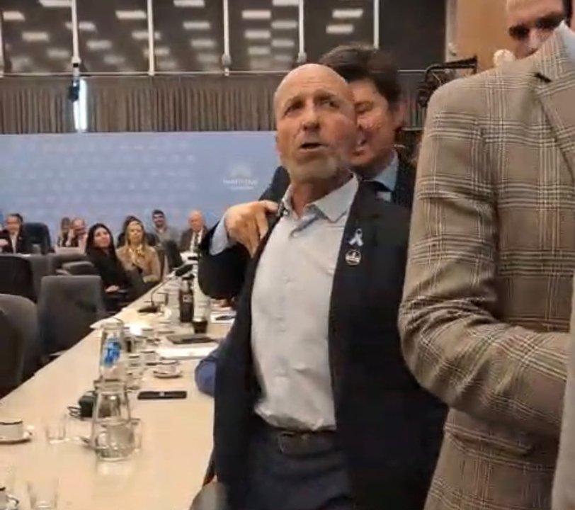 Tensioacuten en Diputados- cruce a los gritos entre Andreacutes Leone y Carlos Castagneto