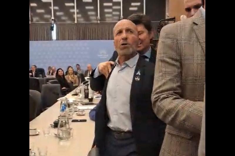 Tensioacuten en Diputados- cruce a los gritos entre Andreacutes Leone y Carlos Castagneto