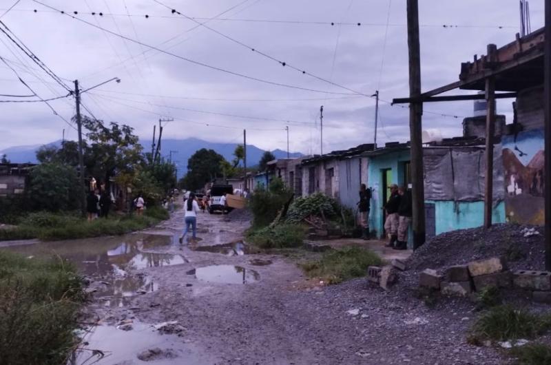 Un joven de 21 antildeos fue apuntildealado durante una pelea en barrio Belgrano