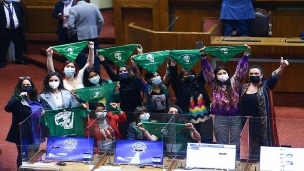 Chile- Senado aproboacute proyecto que perfecciona procedimiento de expulsioacuten de extranjeros 