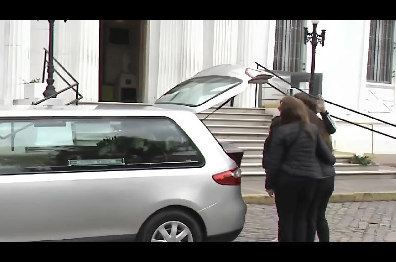 El uacuteltimo adioacutes a Antonio Grimau en el crematorio de la Chacarita- una ceremonia iacutentima y emotiva