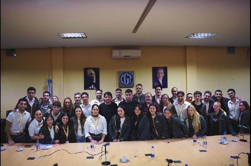 Con el respaldo de la CGT Aeronavegantes acompantildeoacute a los trabajadores de Flybondi para abordar sus reclamos laborales