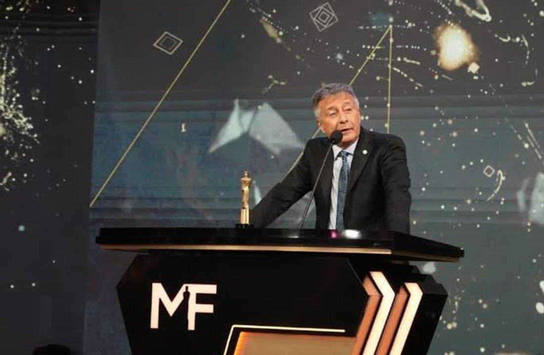 ldquoRolando por la mantildeana- mejor programa periodiacutestico matutino en AM