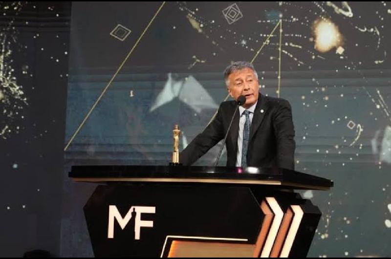ldquoRolando por la mantildeana- mejor programa periodiacutestico matutino en AM