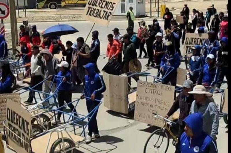 Quiaquentildeos se movilizaron contra resolucioacuten de ARCA que suspendioacute su aplicacioacuten