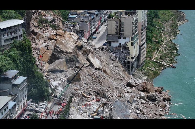Sismo de magnitud 70 en China deja al menos 16 muertos y 32 heridos