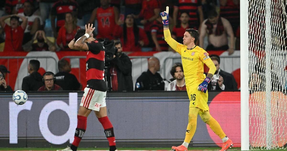 Con las manos de Muslera Estudiantes se metioacute en la final de la Libertadores